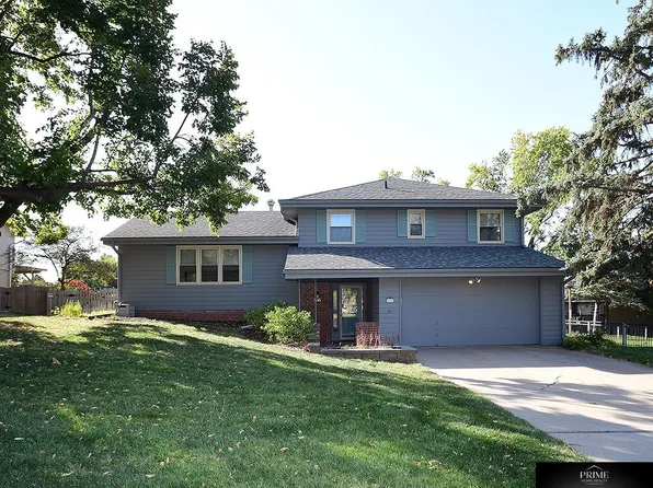 5245 Oak Hills Cir, Omaha, NE 68137