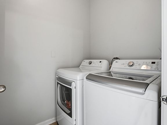 3rd image of 3339 Cameron Dr