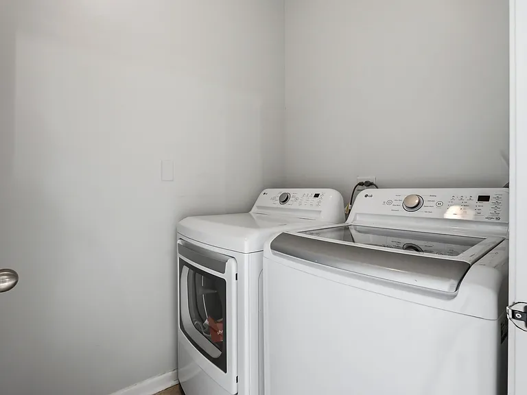 3339 Cameron Dr — Photo 3