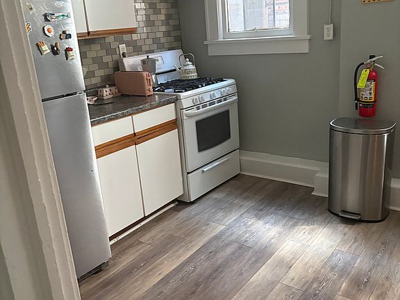 5th image of 409 High St APT 9