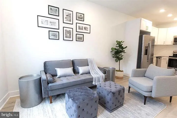 2 bed, 745 sqft, $1,900 — Photo 3