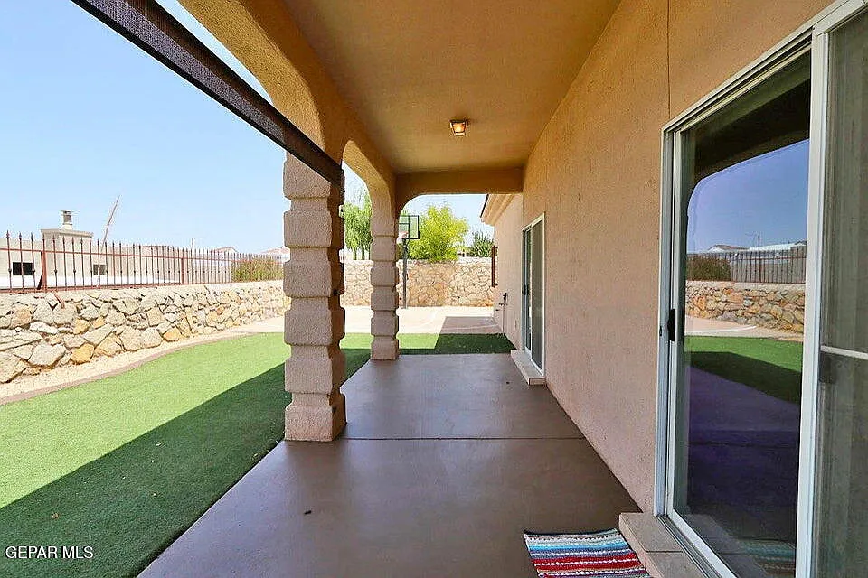 4 bed, 3.0 bath, 2606 sqft, $3,700 — Photo 3