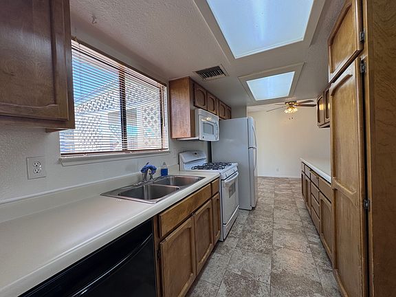 5th image of 609 Ginger Ave