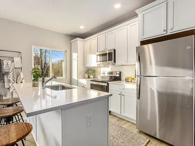 4636 Glen Haven Dr SE — Photo 3