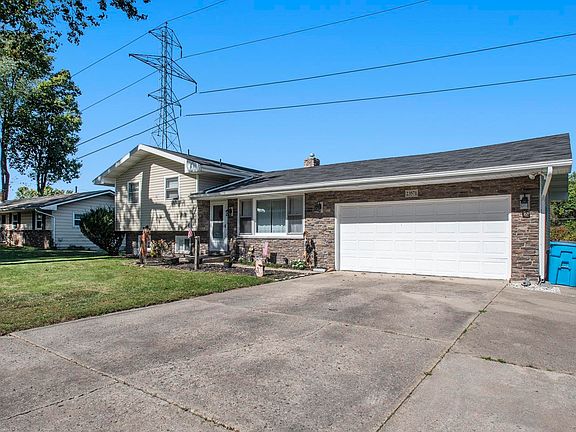 3rd image of 23571 Ironwood Dr