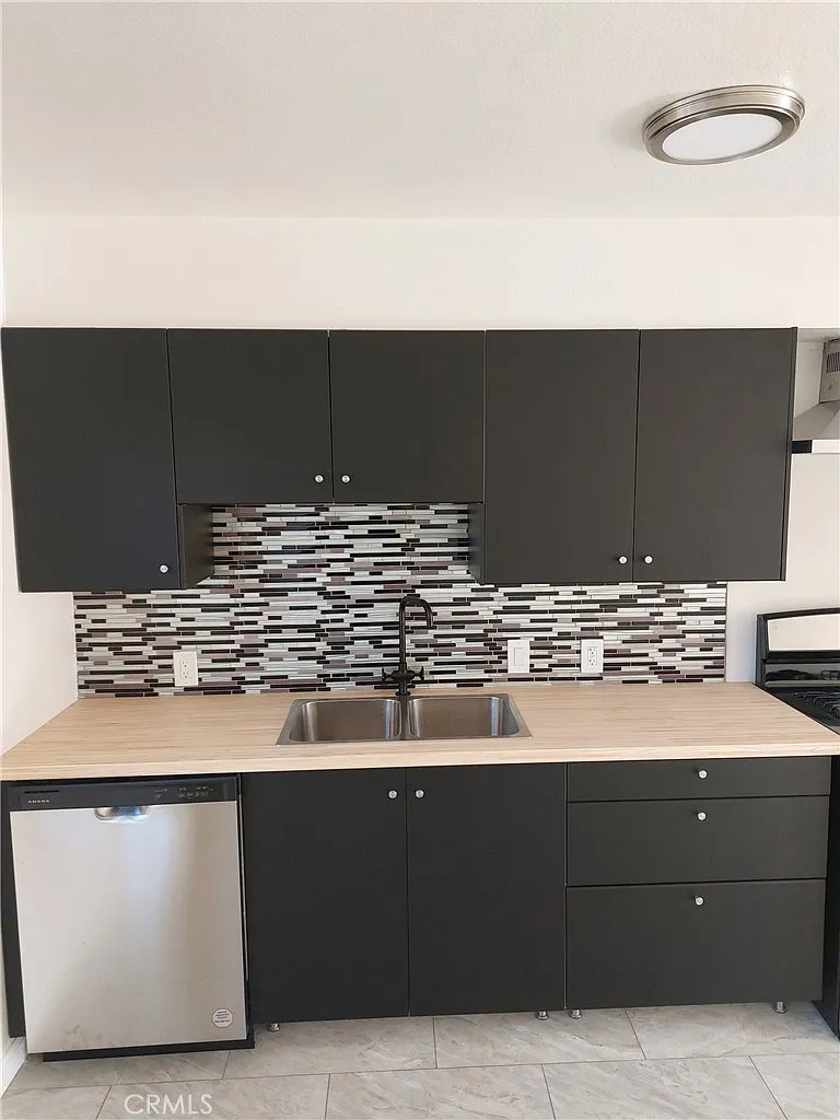 2 bed, 732 sqft, $1,600 — Photo 1