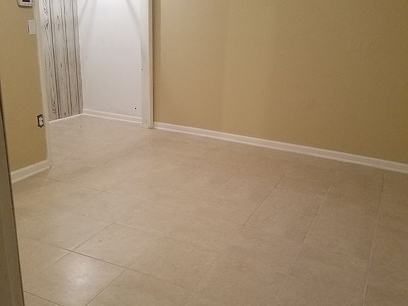 Master Bedroom w/ bath