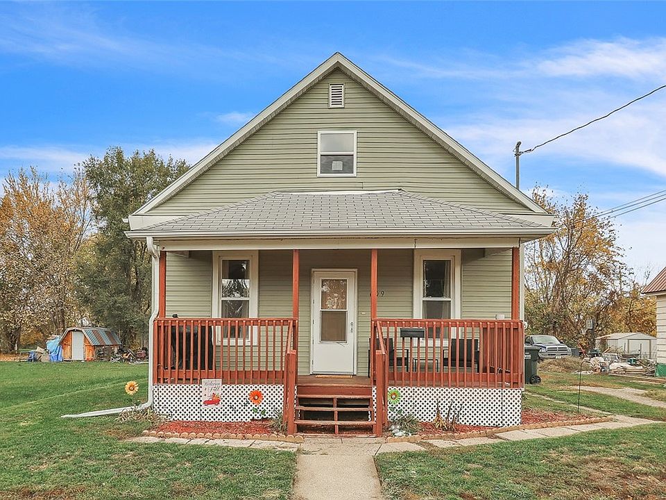 1st image of 609 8th Ave W