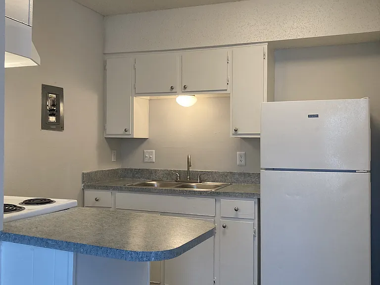 Summerwind Apartments — Photo 19