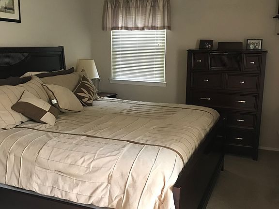 2nd image of 428 Somerset Dr APT B