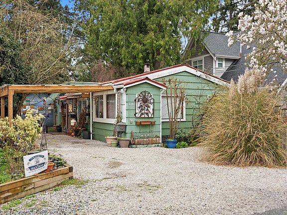 3rd image of 1543 Braid Rd