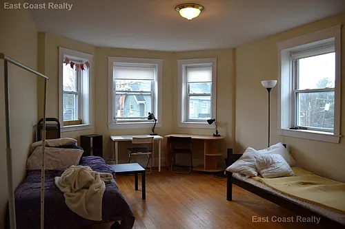 144 Davis Ave Photo 1