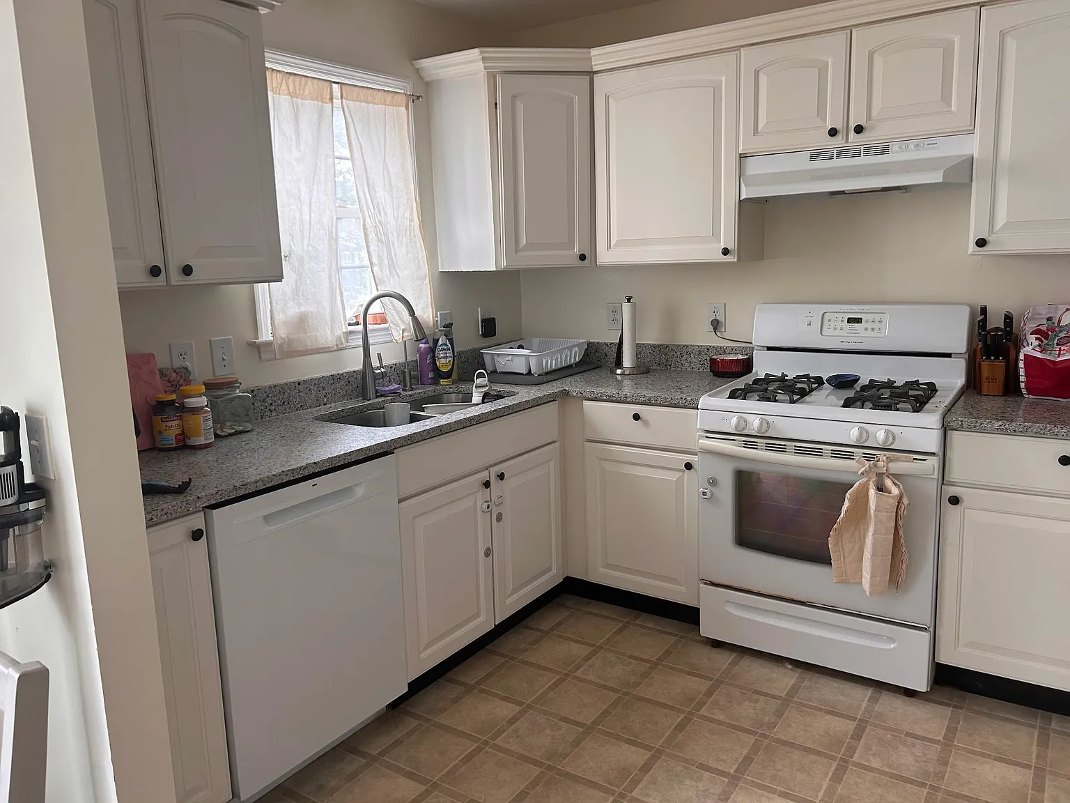 2 bed, 1.5 bath, 1024 sqft, $2,750 — Photo 3