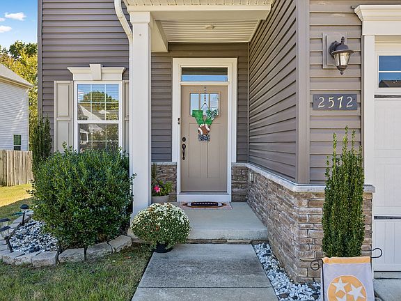 4th image of 2572 Grove Park Way