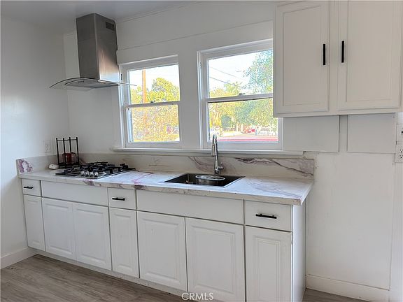 2nd image of 643 S Nutwood St
