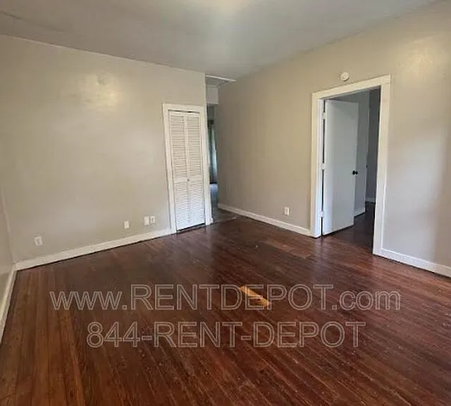 1329 E Illinois St — Photo 2