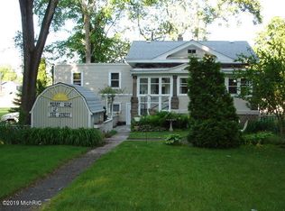 591 Blaine Ave, Benton Harbor, MI 49022