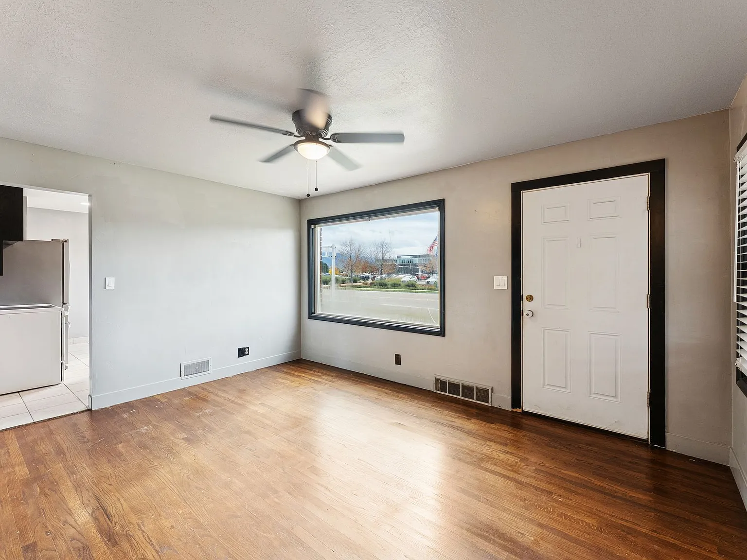 3 bed, 1500 sqft, $2,100 — Photo 3