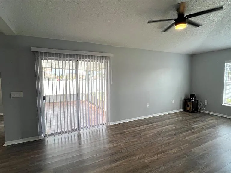 485 Martigues Dr — Photo 4