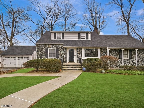 2nd image of 88 Oakwood Dr
