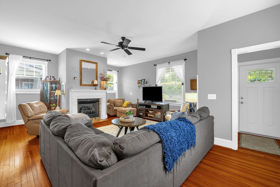 319 Maple Ave-7