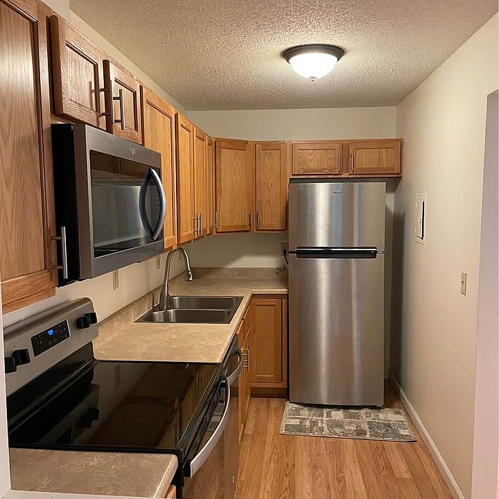 1st image of 10311 Cedar Lake Rd APT 212