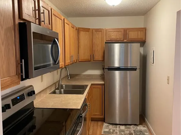 10311 Cedar Lake Rd APT 212, Minnetonka, MN 55305