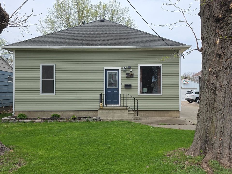 1st image of 660 1st St SE