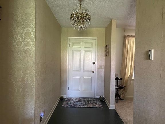 3rd image of 514 Maple Ln