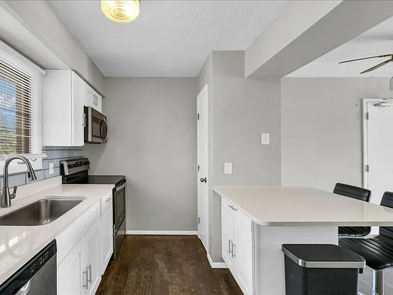 8 Ross — Photo 38