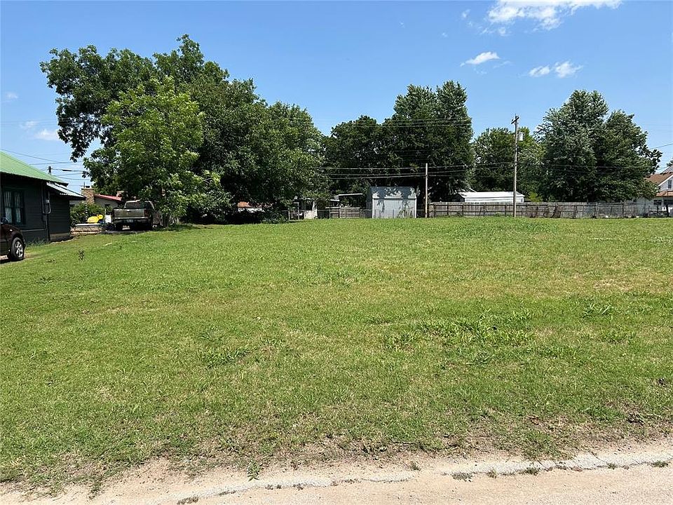 1st image of 208 N 4th St Lot 23-26