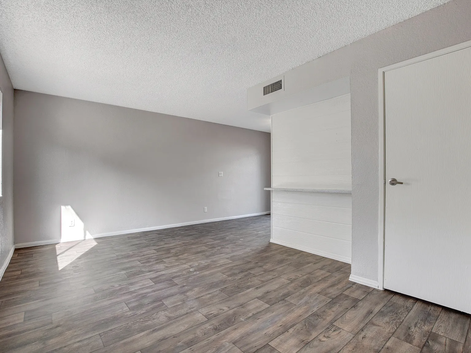 Green Tree Apartments — Photo 4