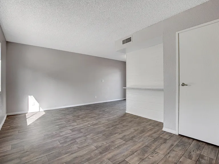 Green Tree Apartments — Photo 4