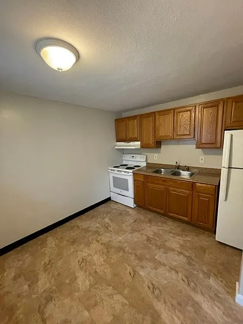 27 E Main St — Photo 2