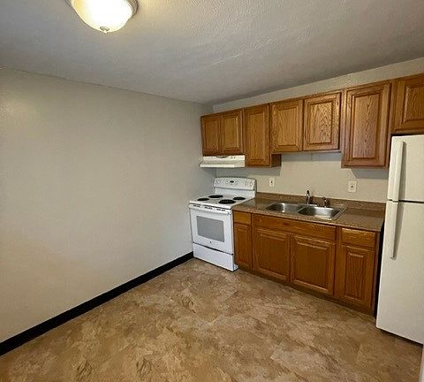 2nd image of 27 E Main St #1E