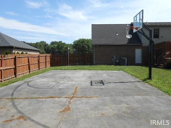 5th image of 333 Belmont Dr