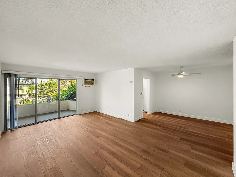 123 S Hayworth Ave #201