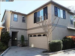 24 Cali Ct photo 1