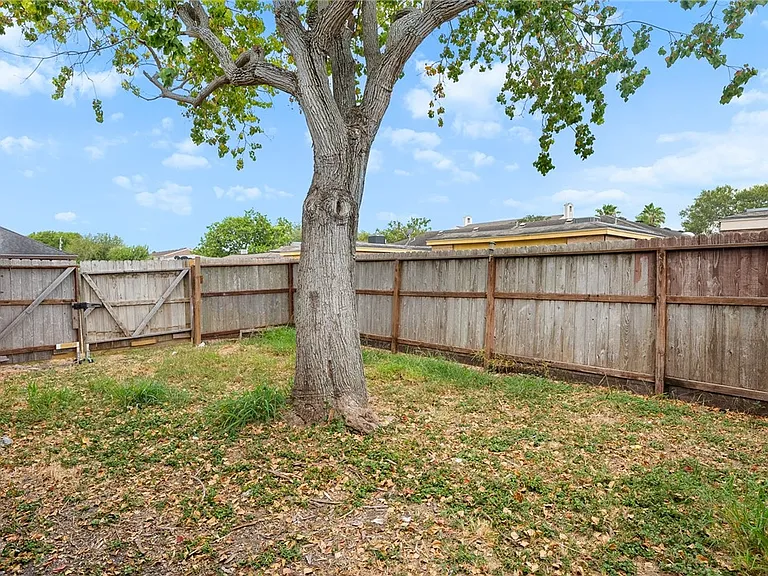 5009 Wingfoot Ln #B — Photo 23