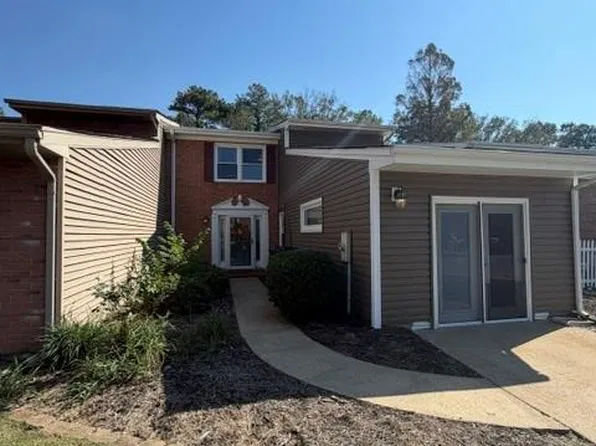 1318 Wakefield Dr, Virginia Beach, VA 23455