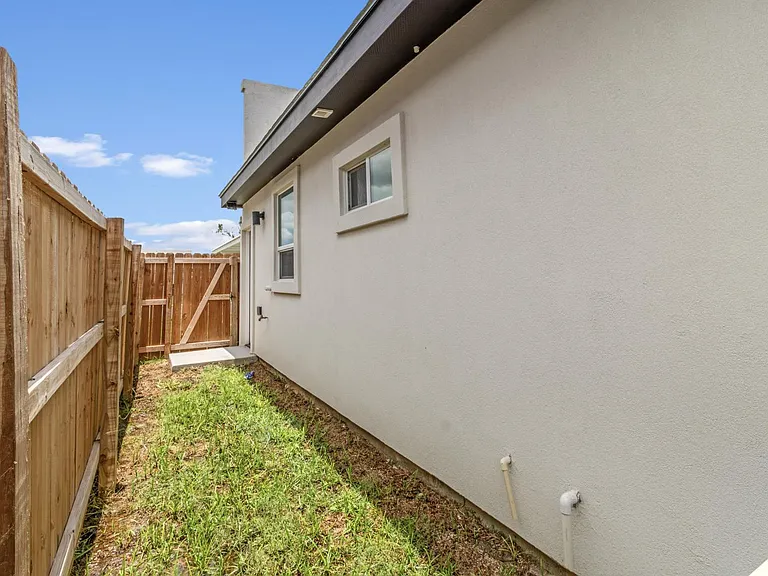 901 Sugar Garden Ave #3 — Photo 11