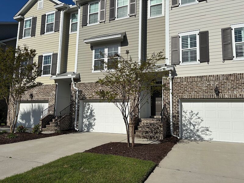 1st image of 1028 Bowman Woods Dr