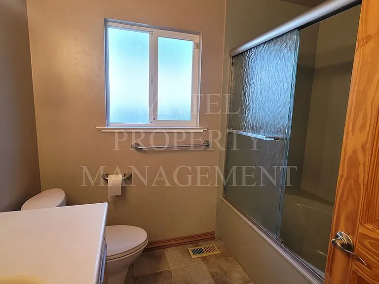 409 Birchwood Ct — Photo 11