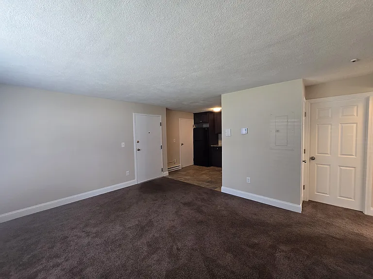 725 Broad St #4 — Photo 6
