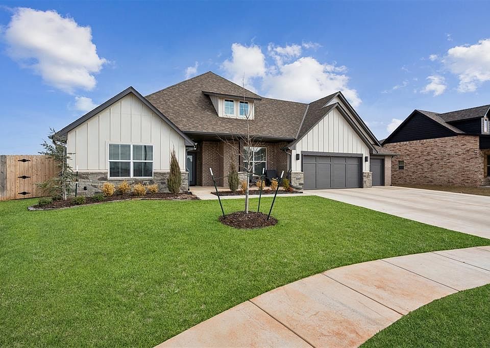 1st image of 2201 Lago Dr
