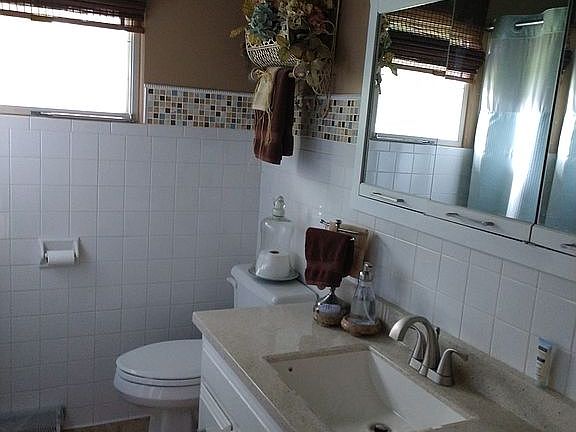 4th image of 2124 S Oak Ave