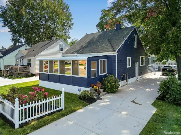 301 W Maple Rd, Clawson, MI 48017