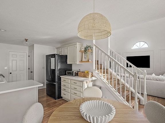 5th image of 3950 Partridge Cir
