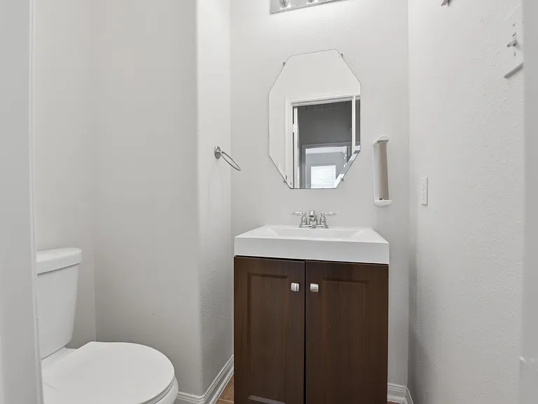7519 Chathan Glen Ln — Photo 32