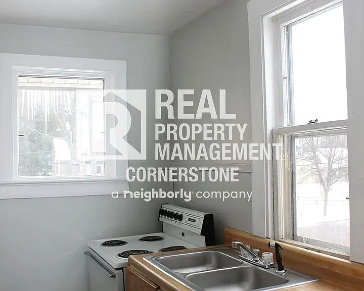 709 W Willard St — Photo 2